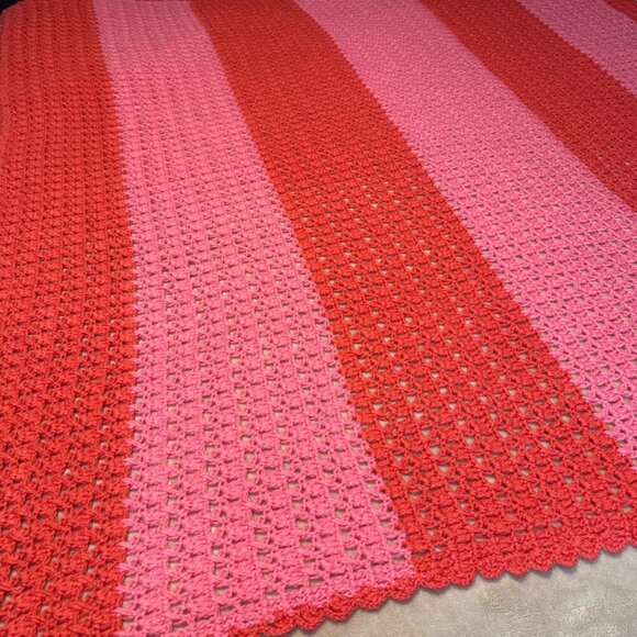 Cozy and extremely soft  handmade lap afghan or girls blanket in pink and light - Picture 3 of 7
